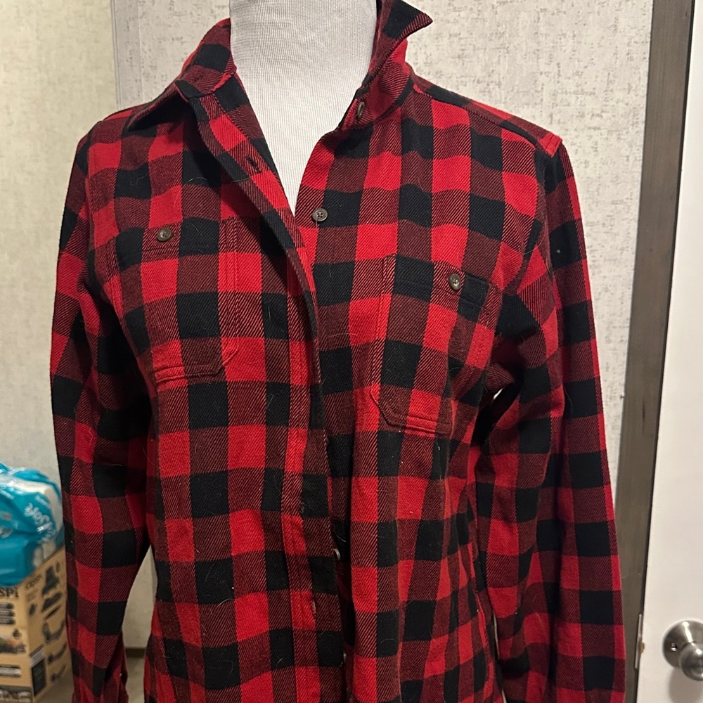 Vintage wool rich  buffalo plaid flannel Red and Black  Shirt medium